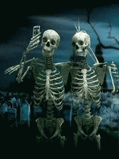 amigos esqueletos haciendose un selfie